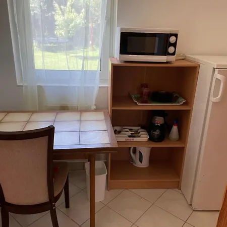 شقة Ezo Apartmanhaz
