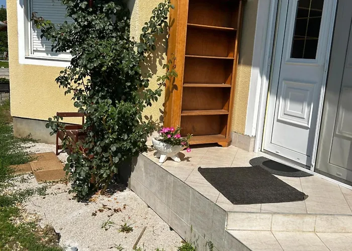 Ezo Apartmanhaz דירה *